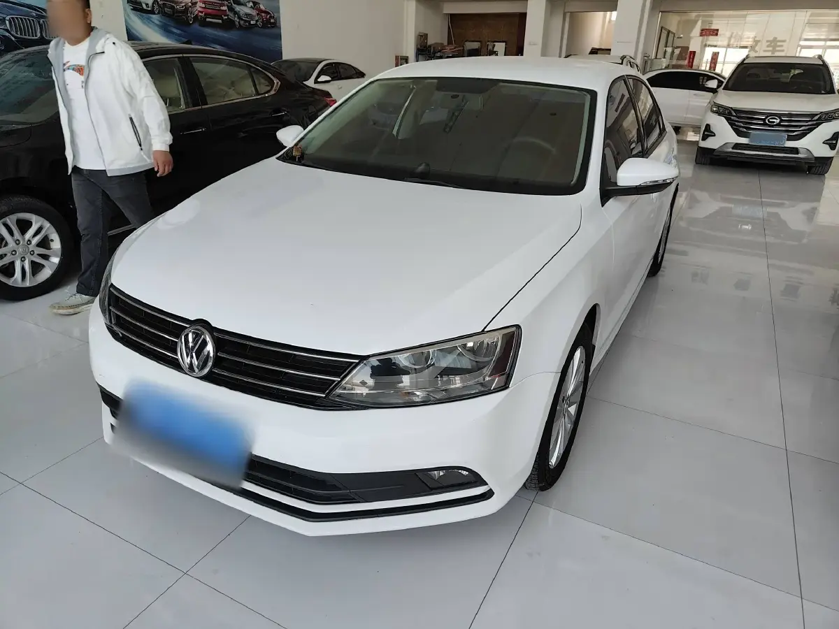 2015 Volkswagen Sagitar 1.6L 110HP L4 5MT