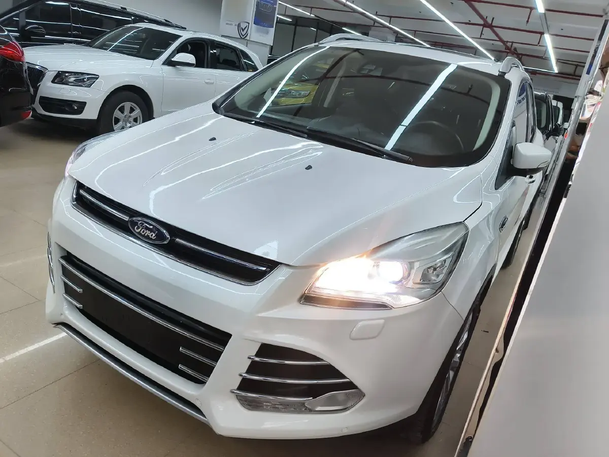 2015 Ford Kuga 2.0T 242HP L4 6AT