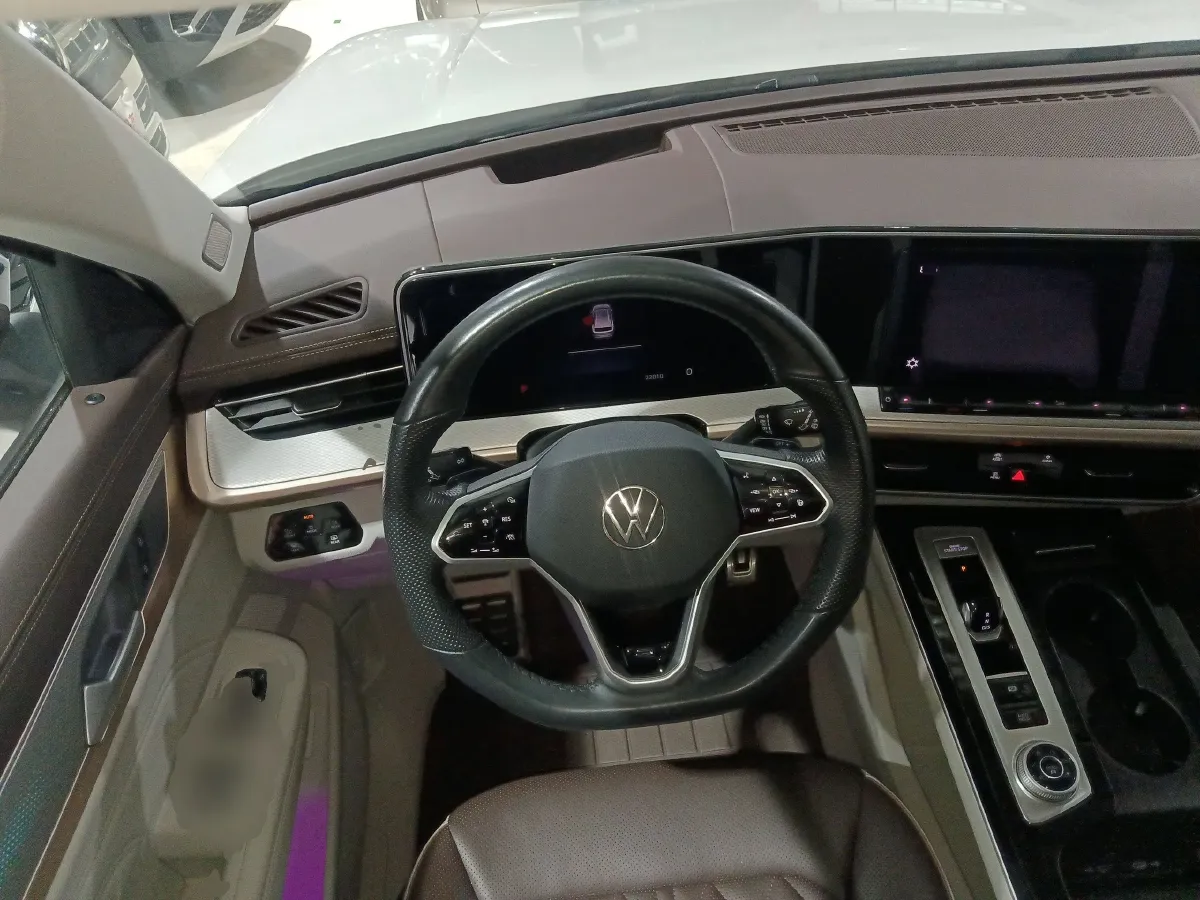 2023 Volkswagen Tavendor 2.0T 220HP L4 7DCT,autocango,china used car exporter,china ev exporter,chinese used car exporter,chinese used ev exporter