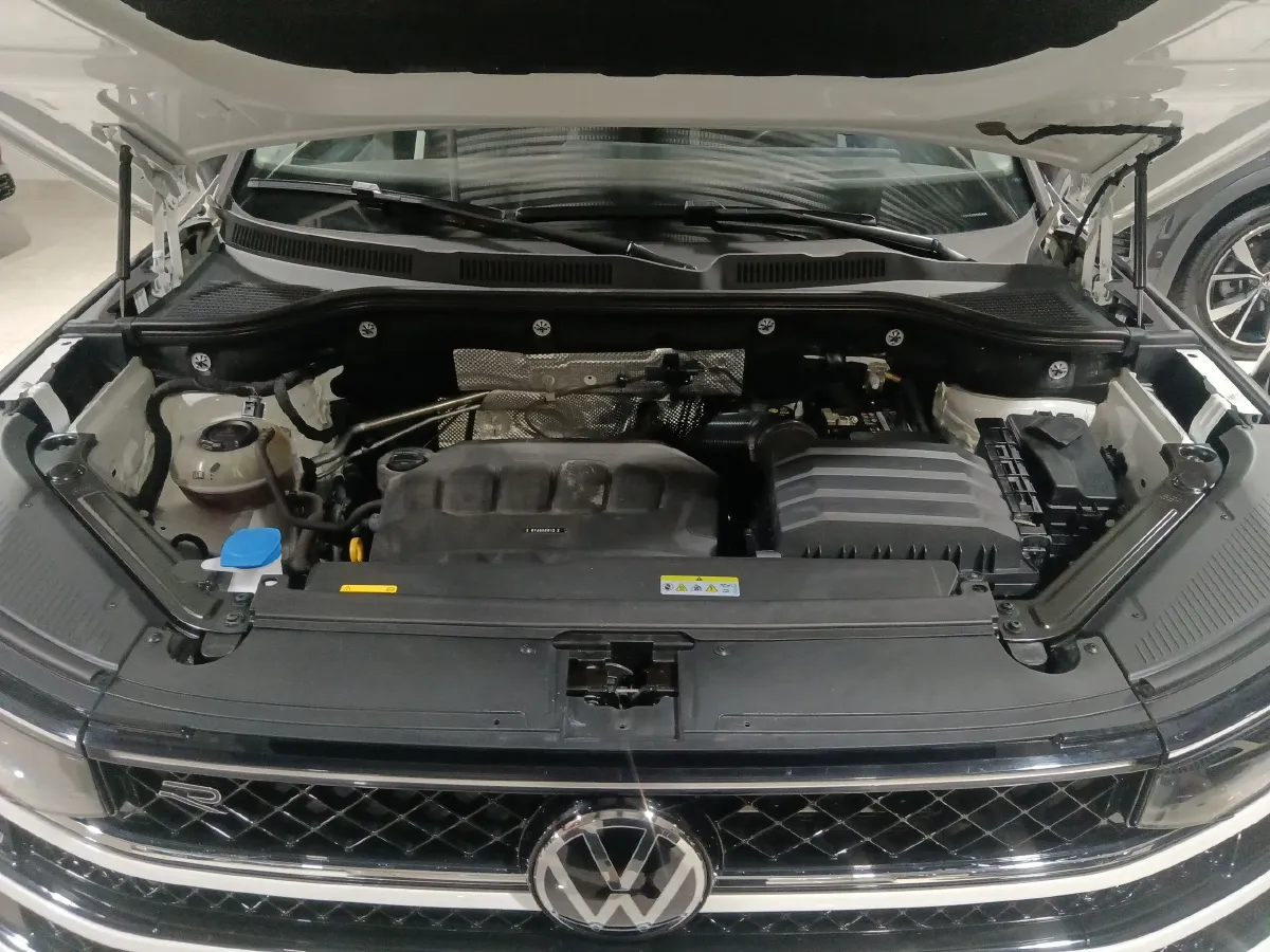 2023 Volkswagen Tavendor 2.0T 220HP L4 7DCT,autocango,china used car exporter,china ev exporter,chinese used car exporter,chinese used ev exporter