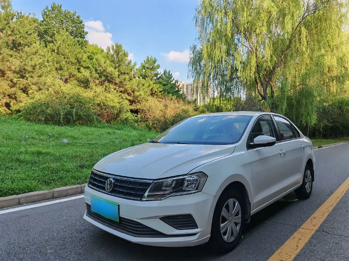 2017 Volkswagen Jetta 1.4L 90HP L4 5MT