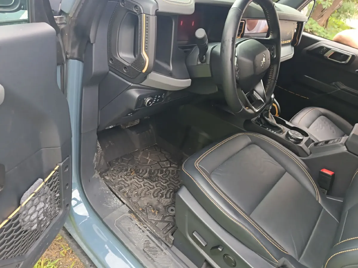 2024 Ford Bronco 2.3T 275HP L4 10AT,autocango,china used car exporter,china ev exporter,chinese used car exporter,chinese used ev exporter