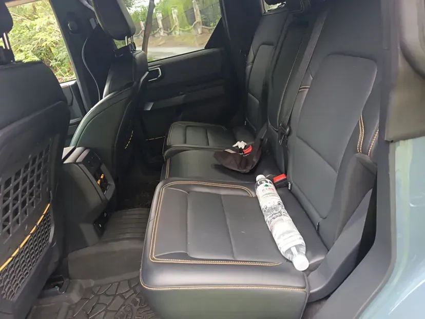 2024 Ford Bronco 2.3T 275HP L4 10AT,autocango,china used car exporter,china ev exporter,chinese used car exporter,chinese used ev exporter