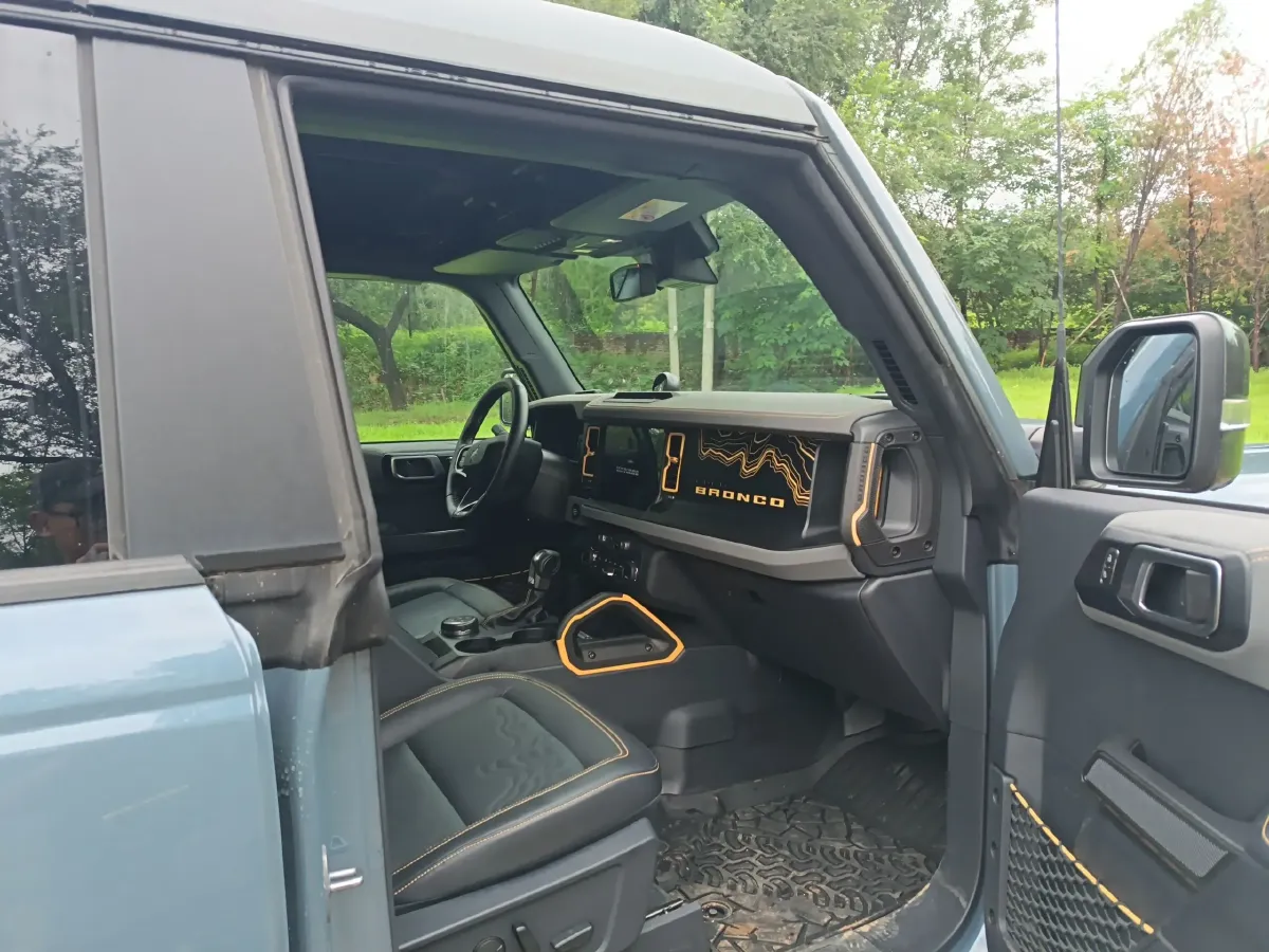 2024 Ford Bronco 2.3T 275HP L4 10AT,autocango,china used car exporter,china ev exporter,chinese used car exporter,chinese used ev exporter