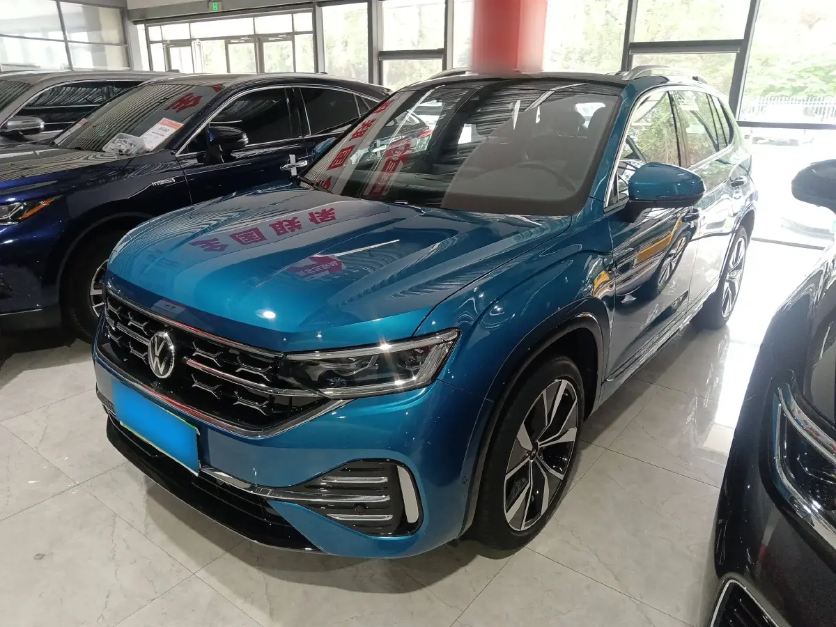 2023 Volkswagen Tayron 2.0T 220HP L4 7DCT