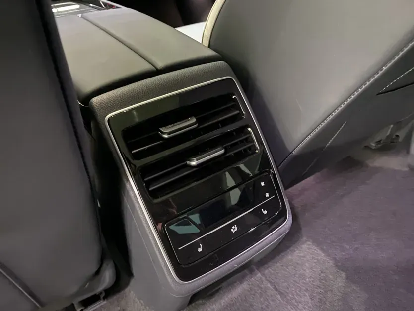 2024 Volkswagen ID.7 Vizzion BEV 84.8KWH,autocango,china used car exporter,china ev exporter,chinese used car exporter,chinese used ev exporter