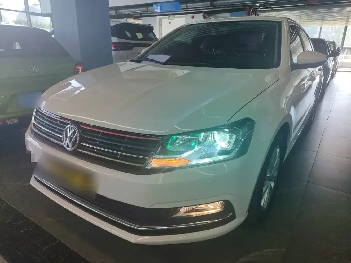 2015 Volkswagen Lavida 1.6L 110HP L4 6AT
