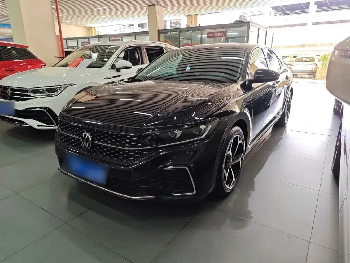 2023 Volkswagen Passat 2.0T 186HP L4 7DCT