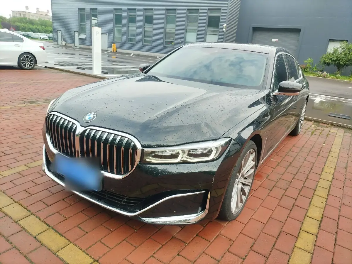 2021 BMW 7 Series 3.0T 340HP L6 8AT