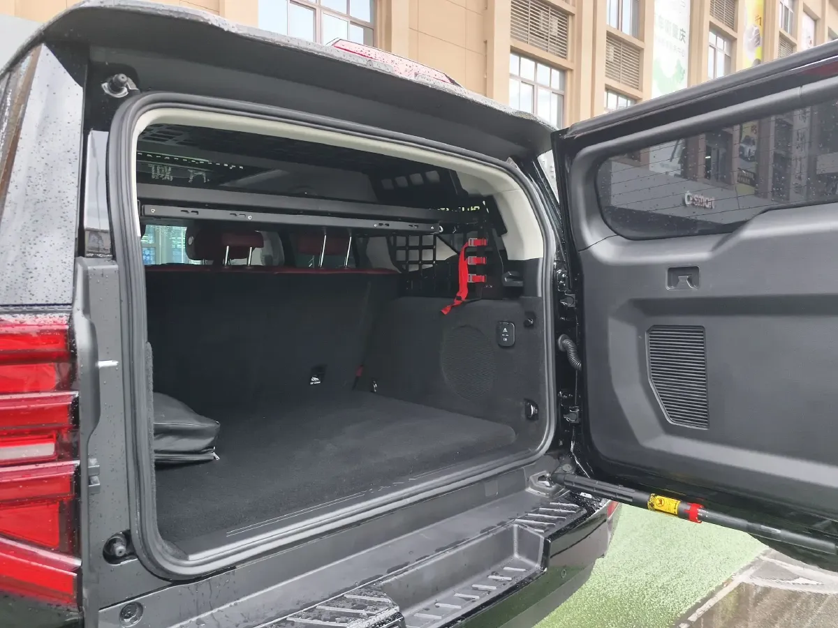 2024 Tank 400 2.0T 252HP L4 9AT PHEV 36.7/37.1KWH,autocango,china used car exporter,china ev exporter,chinese used car exporter,chinese used ev exporter