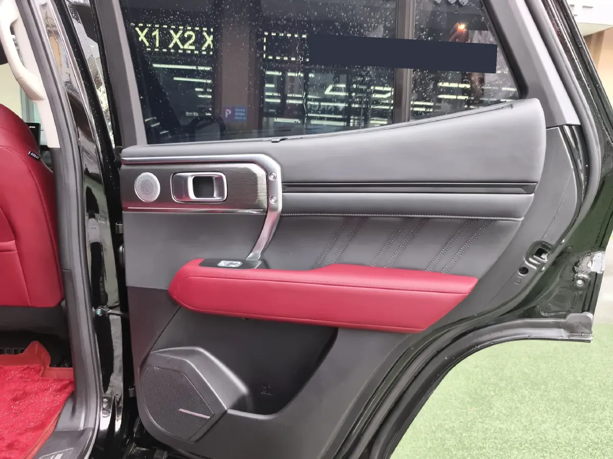 2024 Tank 400 2.0T 252HP L4 9AT PHEV 36.7/37.1KWH,autocango,china used car exporter,china ev exporter,chinese used car exporter,chinese used ev exporter