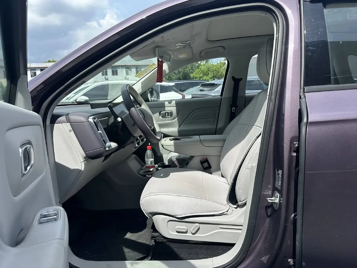 2025 Leapmotor B10 BEV 56.2KWH,autocango,china used car exporter,china ev exporter,chinese used car exporter,chinese used ev exporter