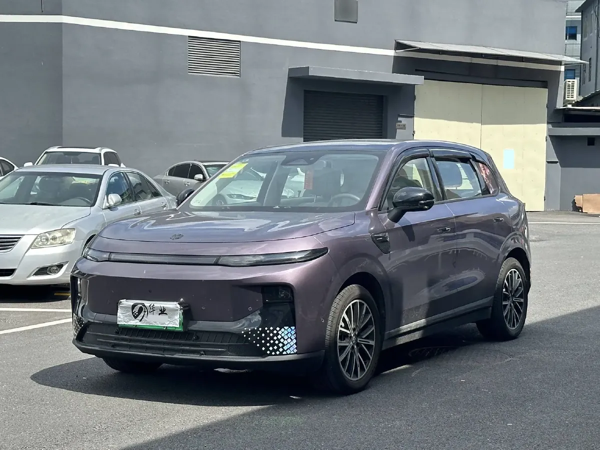 2025 Leapmotor B10 BEV 56.2KWH,autocango,china used car exporter,china ev exporter,chinese used car exporter,chinese used ev exporter