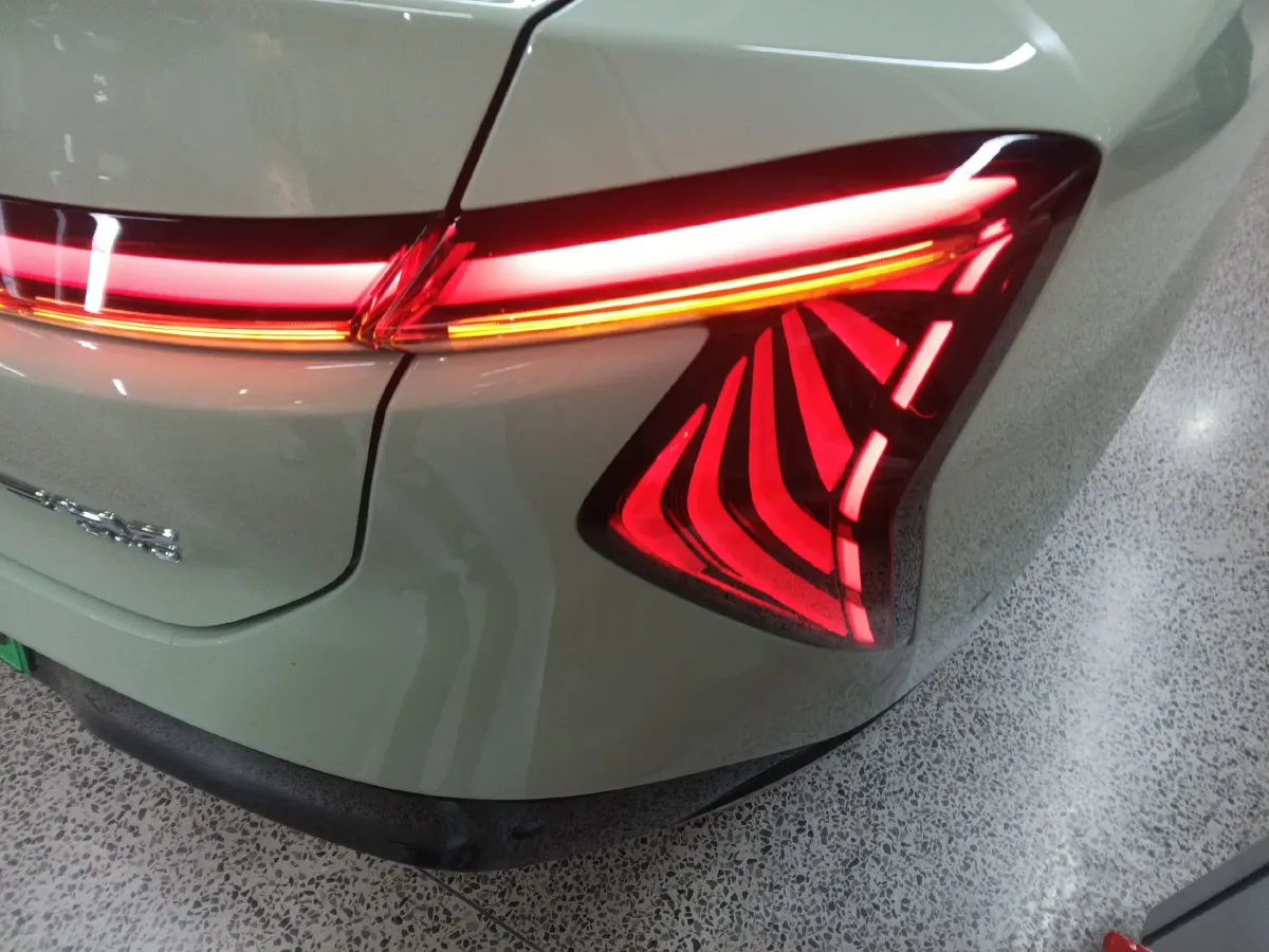 2024 HongQi EH7 BEV 85KWH,autocango,china used car exporter,china ev exporter,chinese used car exporter,chinese used ev exporter