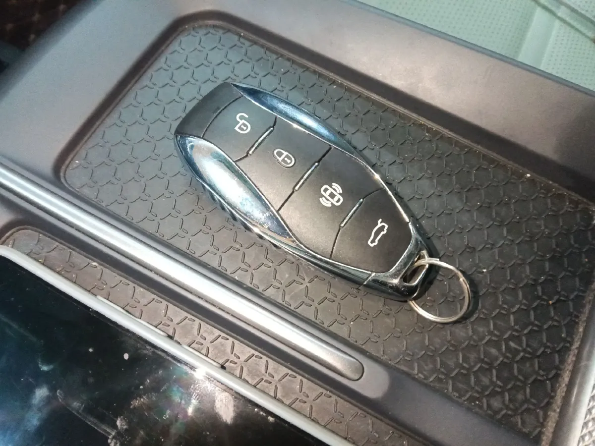 2024 HongQi EH7 BEV 85KWH,autocango,china used car exporter,china ev exporter,chinese used car exporter,chinese used ev exporter