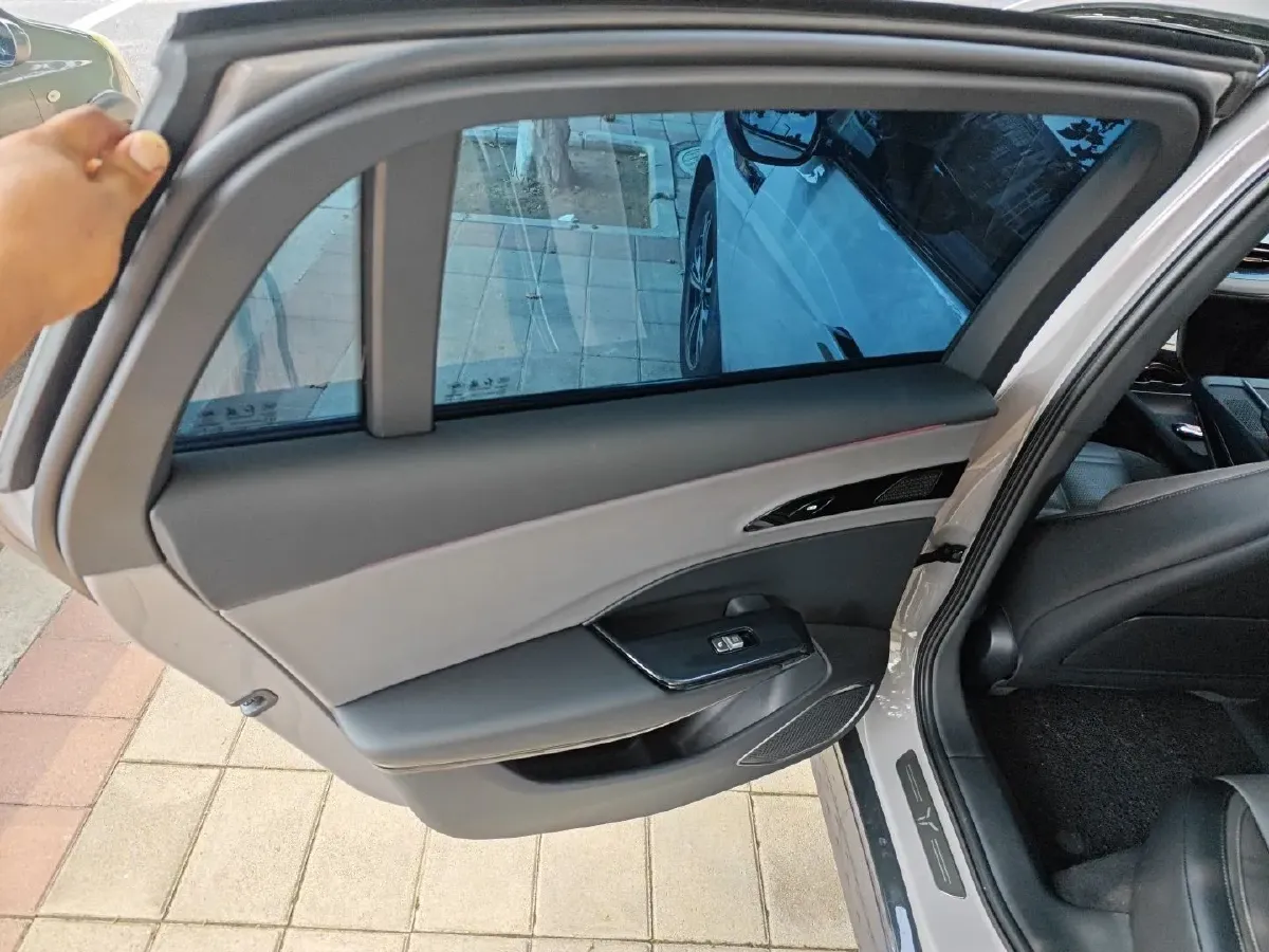 2024 HongQi EH7 BEV 111KWH,autocango,china used car exporter,china ev exporter,chinese used car exporter,chinese used ev exporter