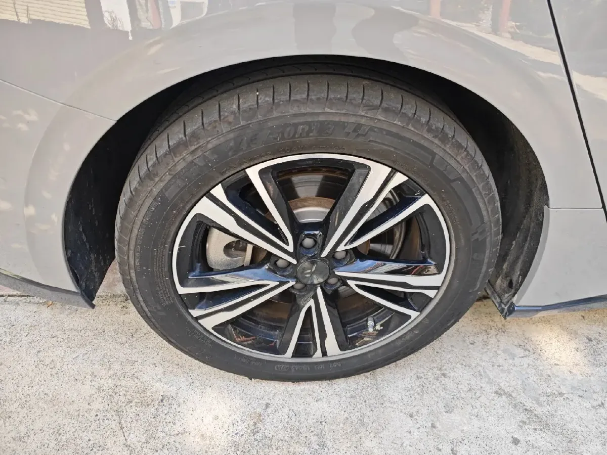 2024 HongQi EH7 BEV 111KWH,autocango,china used car exporter,china ev exporter,chinese used car exporter,chinese used ev exporter