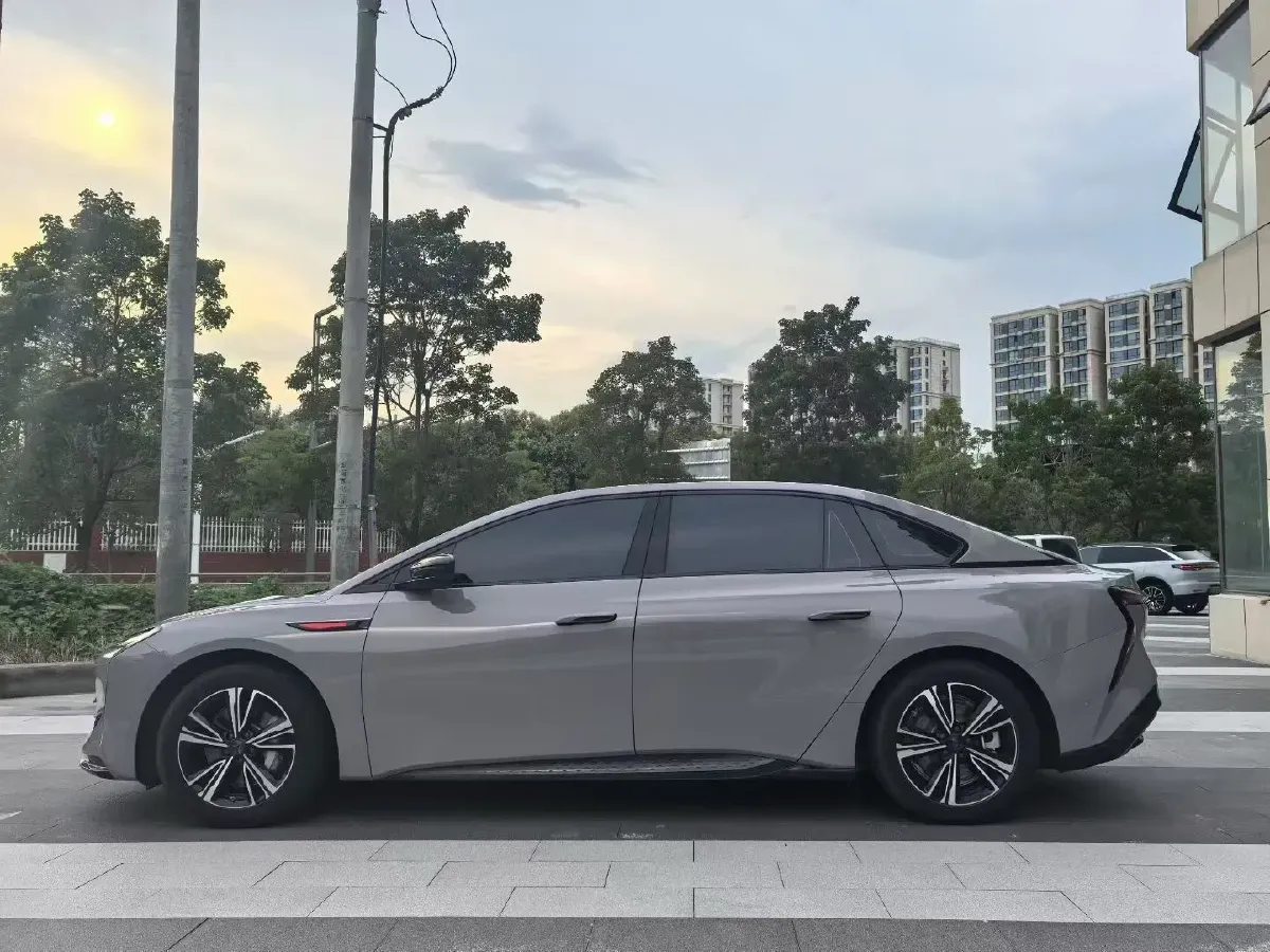 2024 HongQi EH7 BEV 111KWH,autocango,china used car exporter,china ev exporter,chinese used car exporter,chinese used ev exporter