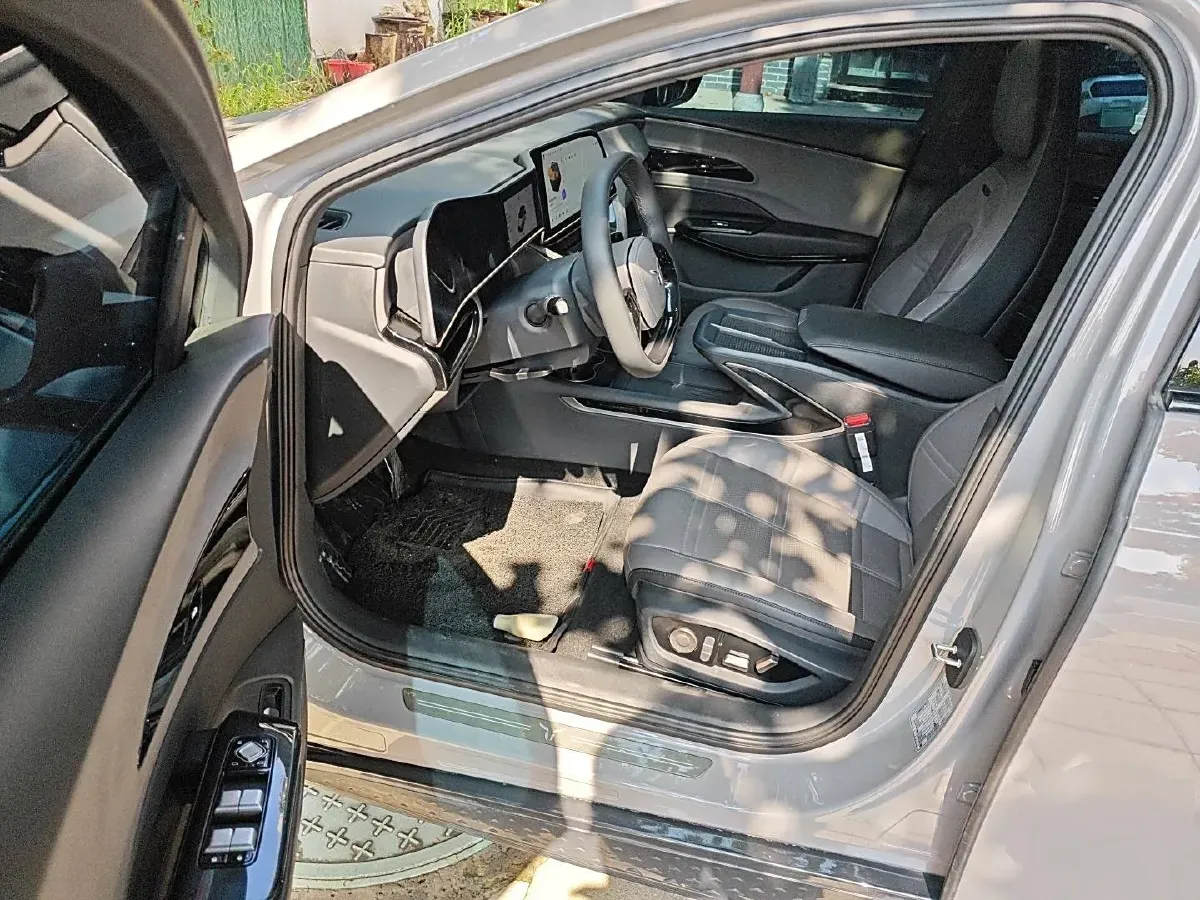 2024 HongQi EH7 BEV 111KWH,autocango,china used car exporter,china ev exporter,chinese used car exporter,chinese used ev exporter