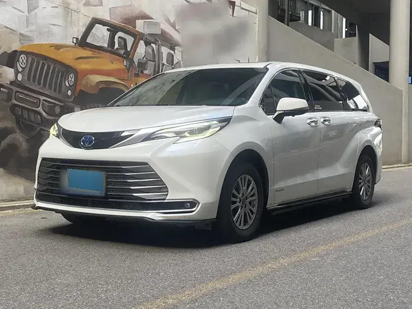 2023 Toyota Sienna 2.5L 189HP L4 E-CVT Hybrid