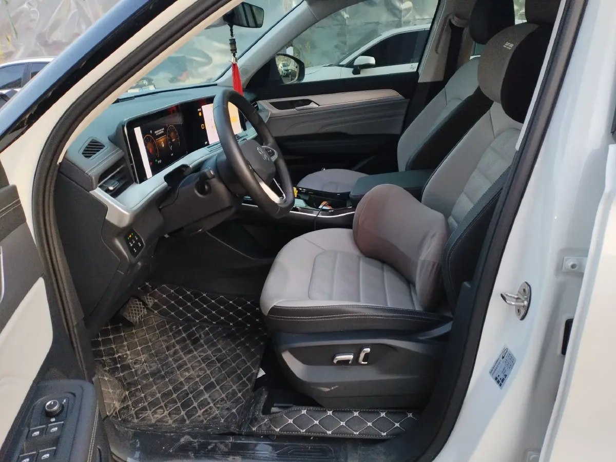 2023 Volkswagen Tavendor 2.0T 186HP L4 7DCT,autocango,china used car exporter,china ev exporter,chinese used car exporter,chinese used ev exporter