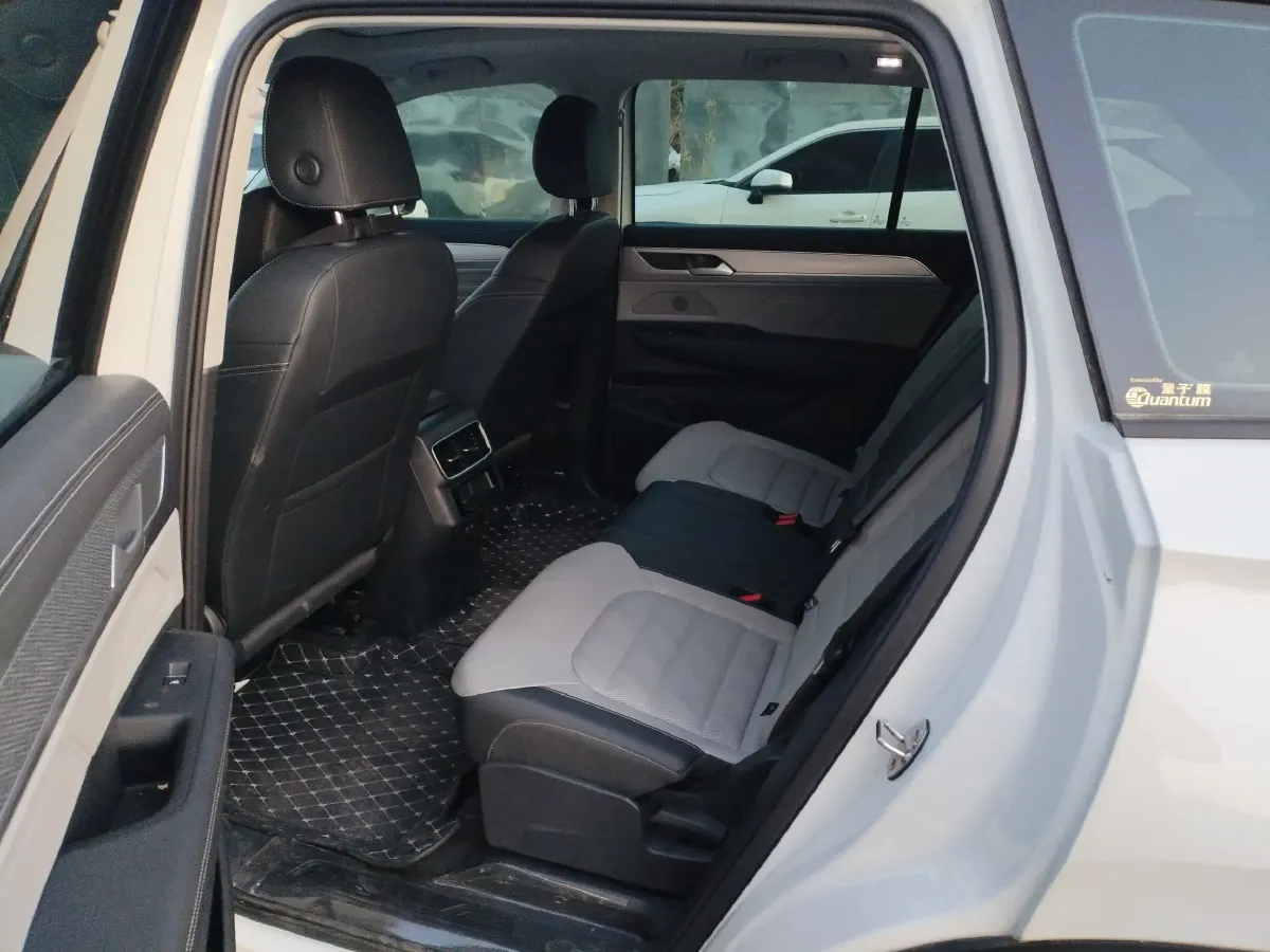 2023 Volkswagen Tavendor 2.0T 186HP L4 7DCT,autocango,china used car exporter,china ev exporter,chinese used car exporter,chinese used ev exporter