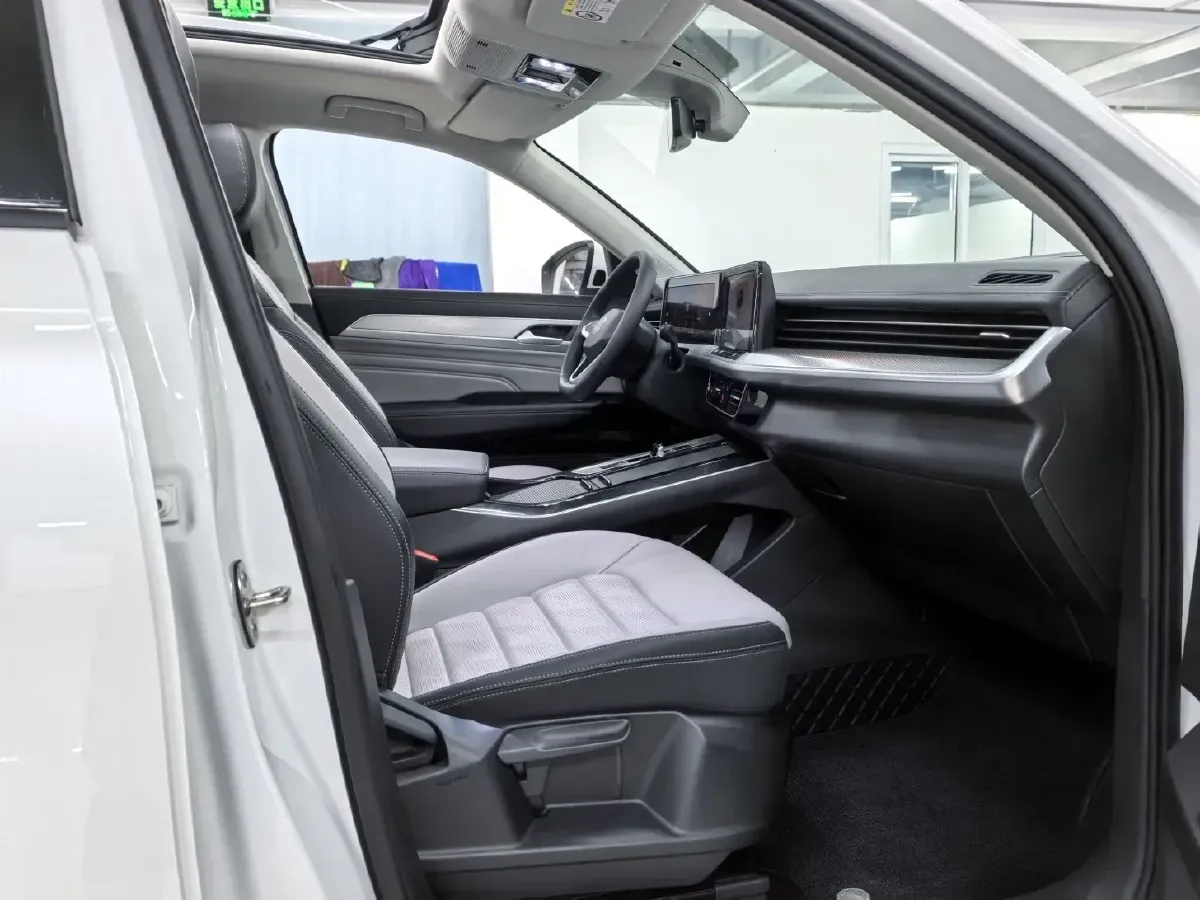 2023 Volkswagen Tavendor 2.0T 186HP L4 7DCT,autocango,china used car exporter,china ev exporter,chinese used car exporter,chinese used ev exporter