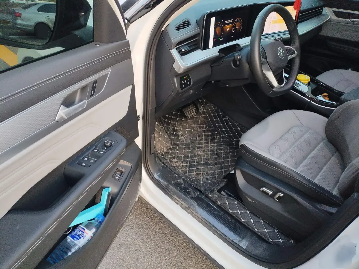 2023 Volkswagen Tavendor 2.0T 186HP L4 7DCT,autocango,china used car exporter,china ev exporter,chinese used car exporter,chinese used ev exporter