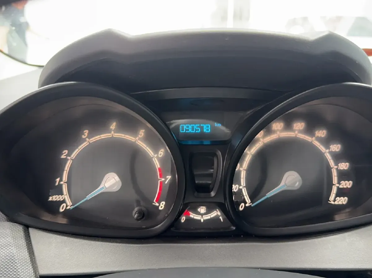 2013 Ford Fiesta 1.5L 110HP L4 5MT,autocango,china used car exporter,china ev exporter,chinese used car exporter,chinese used ev exporter