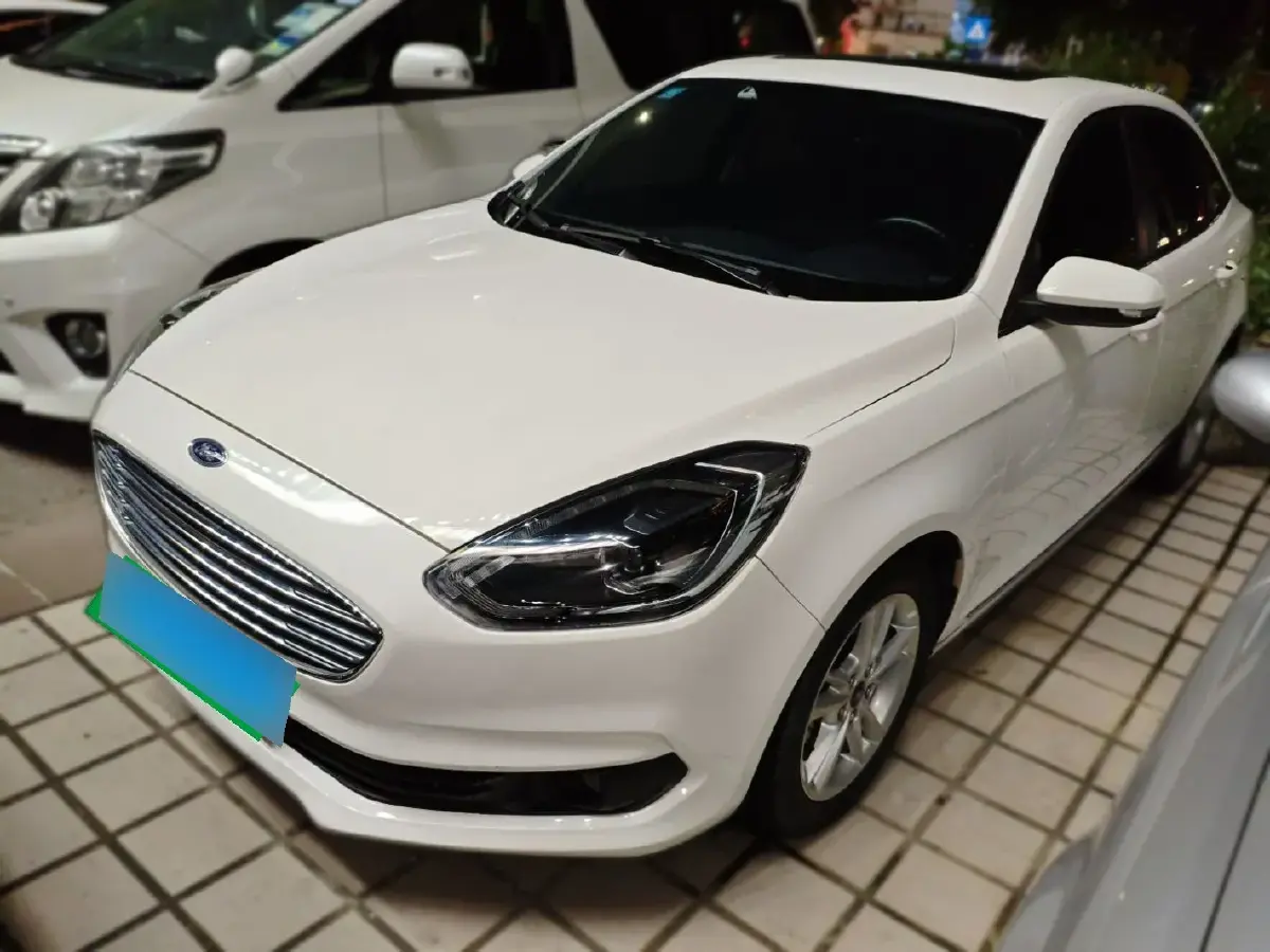 2019 Ford Escort 1.5L 122HP L3 6AT 2019 Ford Escort 1.5L 122HP L3 6AT