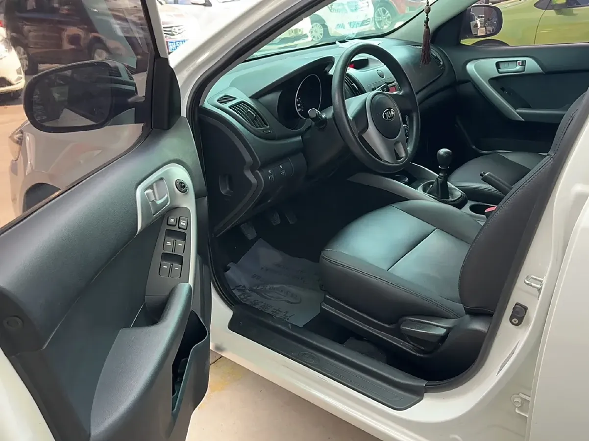 2014 Kia Forte 1.6L 123HP L4 5MT,autocango,china used car exporter,china ev exporter,chinese used car exporter,chinese used ev exporter