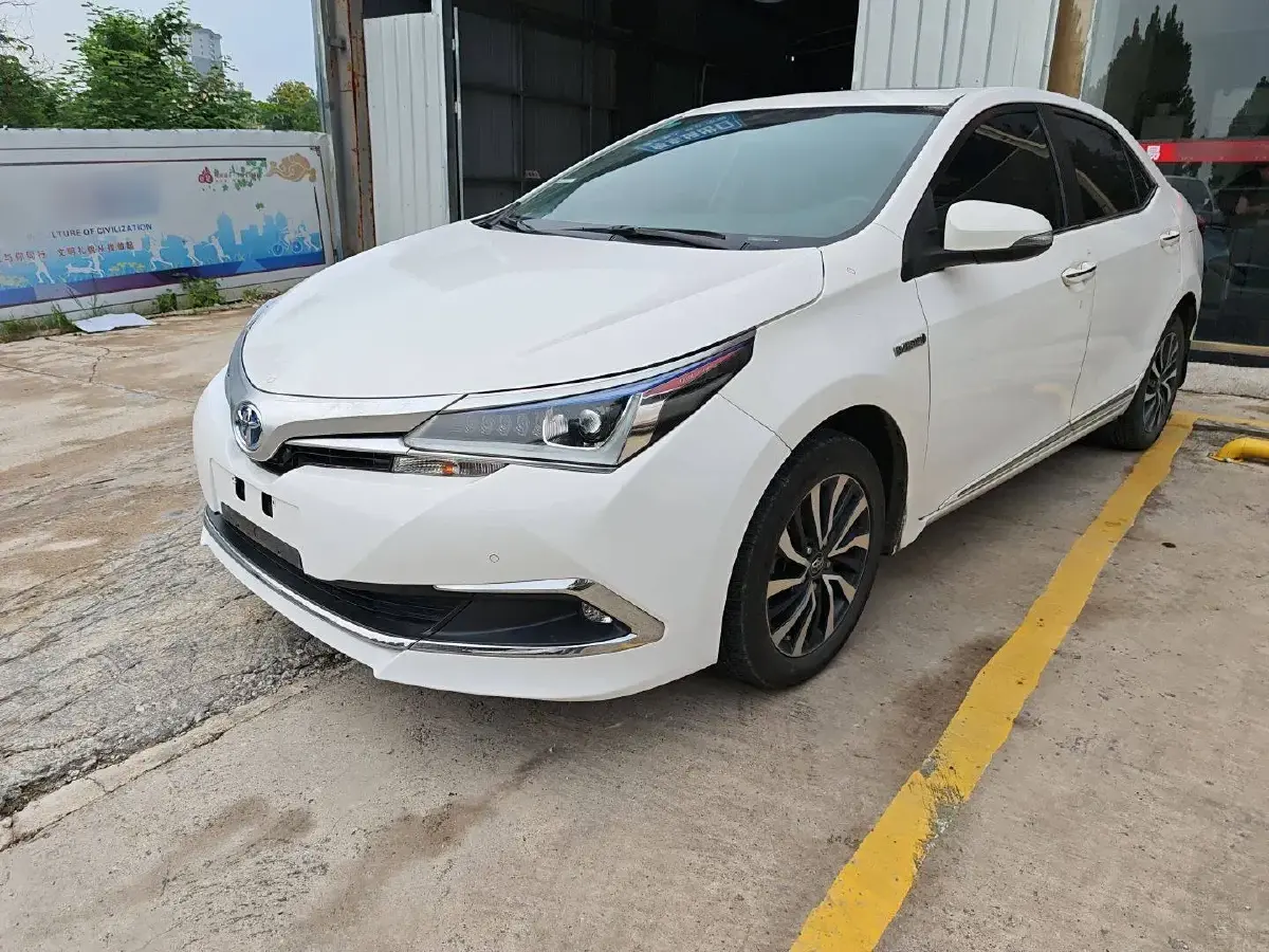 2017 Toyota Corolla 1.8L 99HP L4 E-CVT Hybrid