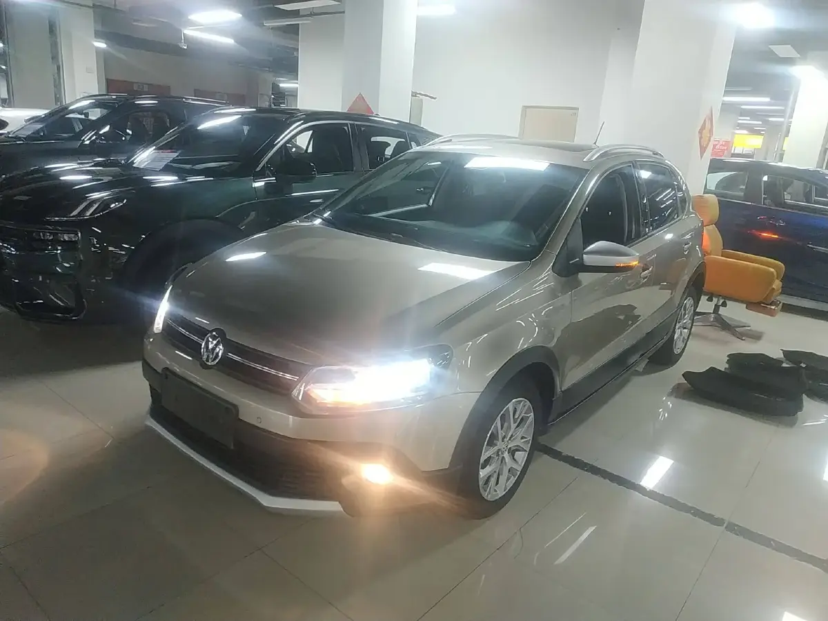 2014 Volkswagen Polo 1.6L 110HP L4 6AT