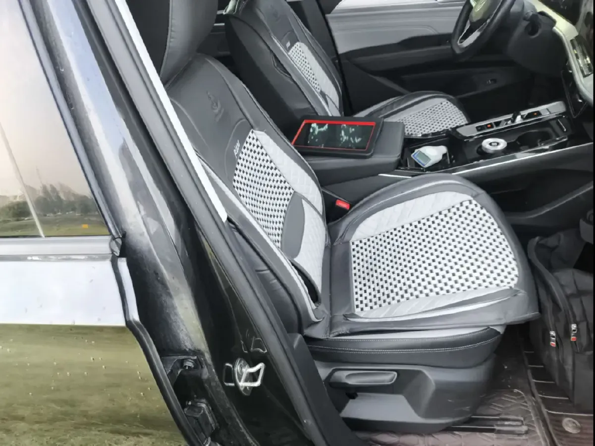 2023 Volkswagen Tavendor 2.0T 186HP L4 7DCT,autocango,china used car exporter,china ev exporter,chinese used car exporter,chinese used ev exporter