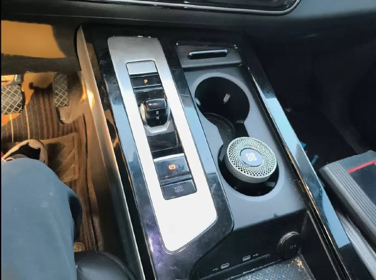 2023 Volkswagen Tavendor 2.0T 186HP L4 7DCT,autocango,china used car exporter,china ev exporter,chinese used car exporter,chinese used ev exporter