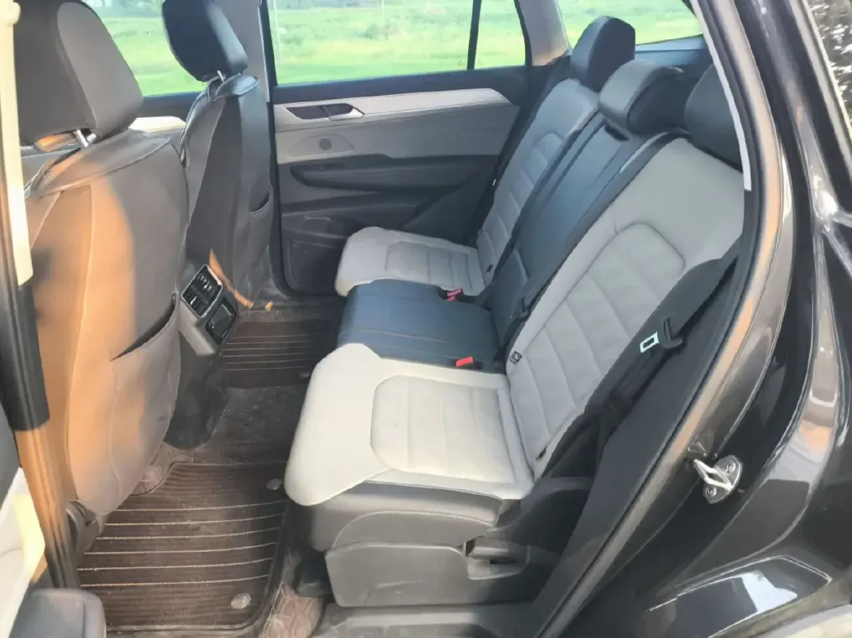 2023 Volkswagen Tavendor 2.0T 186HP L4 7DCT,autocango,china used car exporter,china ev exporter,chinese used car exporter,chinese used ev exporter