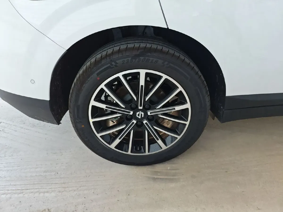 2025 Leapmotor B10 BEV 56.2KWH,autocango,china used car exporter,china ev exporter,chinese used car exporter,chinese used ev exporter