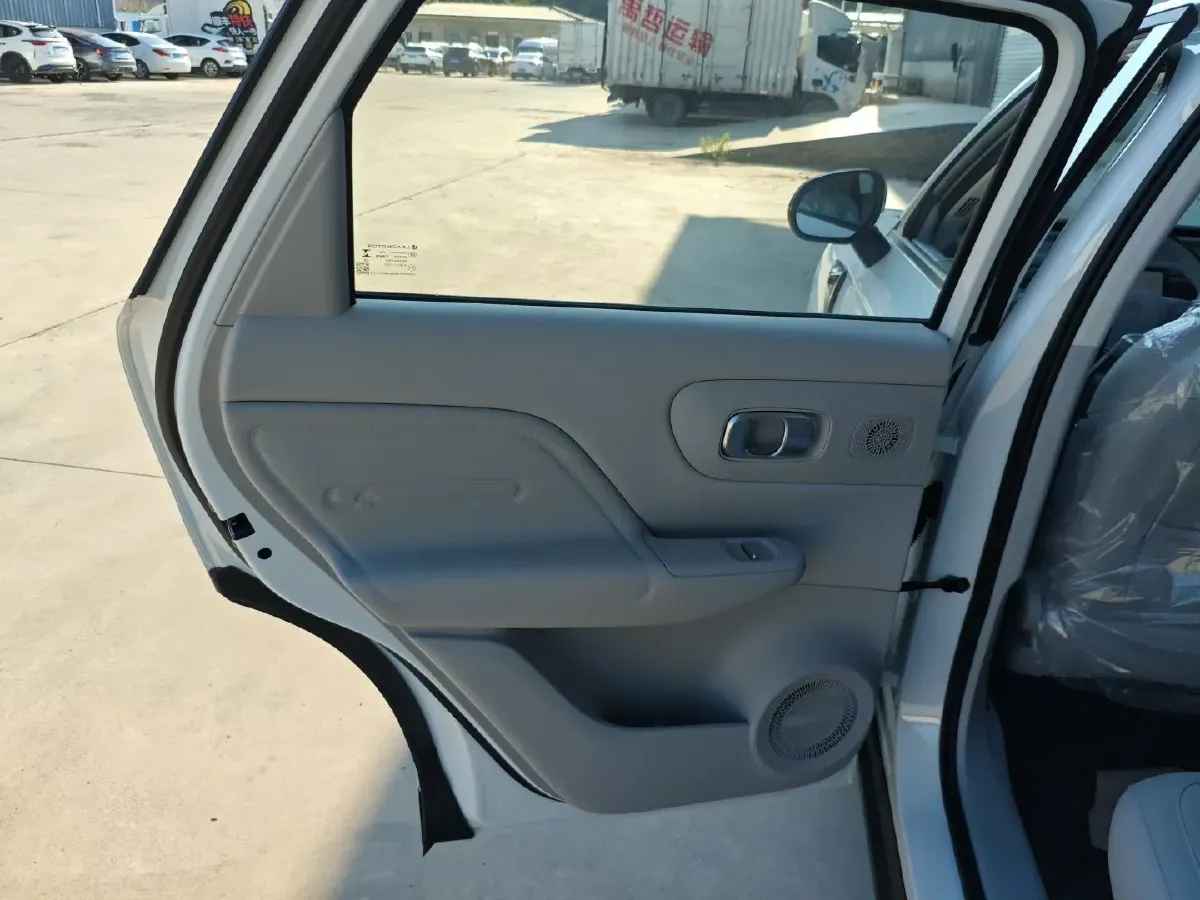 2025 Leapmotor B10 BEV 56.2KWH,autocango,china used car exporter,china ev exporter,chinese used car exporter,chinese used ev exporter