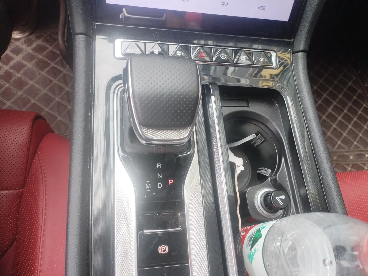 2023 HongQi H6 2.0T 252HP L4 8AT,autocango,china used car exporter,china ev exporter,chinese used car exporter,chinese used ev exporter