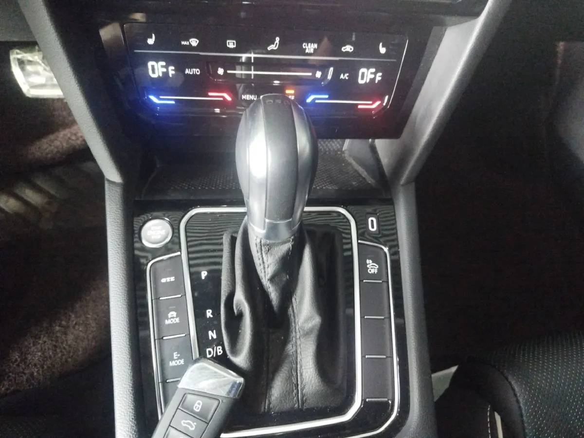 2022 Volkswagen Magotan GTE 1.4T 150HP L4 6DCT PHEV 13KWH,autocango,china used car exporter,china ev exporter,chinese used car exporter,chinese used ev exporter