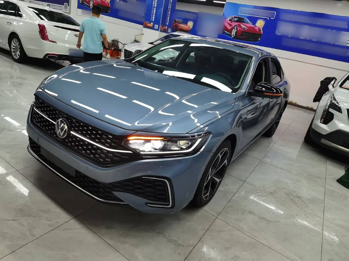 2023 Volkswagen Passat 2.0T 186HP L4 7DCT