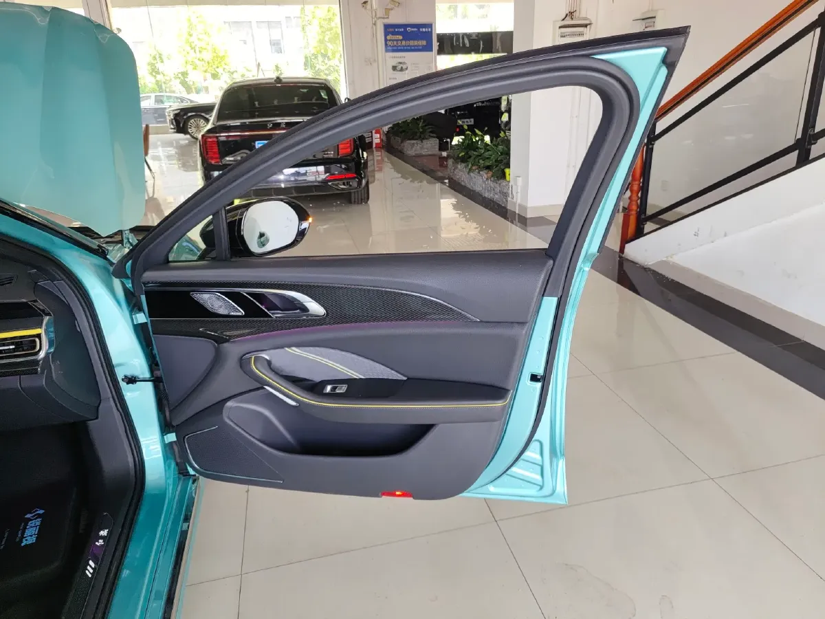 2023 HongQi H6 2.0T 252HP L4 8AT,autocango,china used car exporter,china ev exporter,chinese used car exporter,chinese used ev exporter