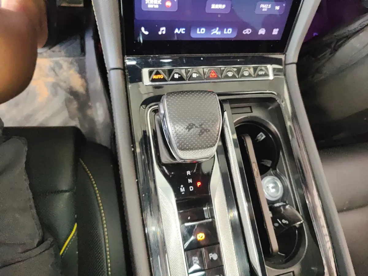 2023 HongQi H6 2.0T 252HP L4 8AT,autocango,china used car exporter,china ev exporter,chinese used car exporter,chinese used ev exporter