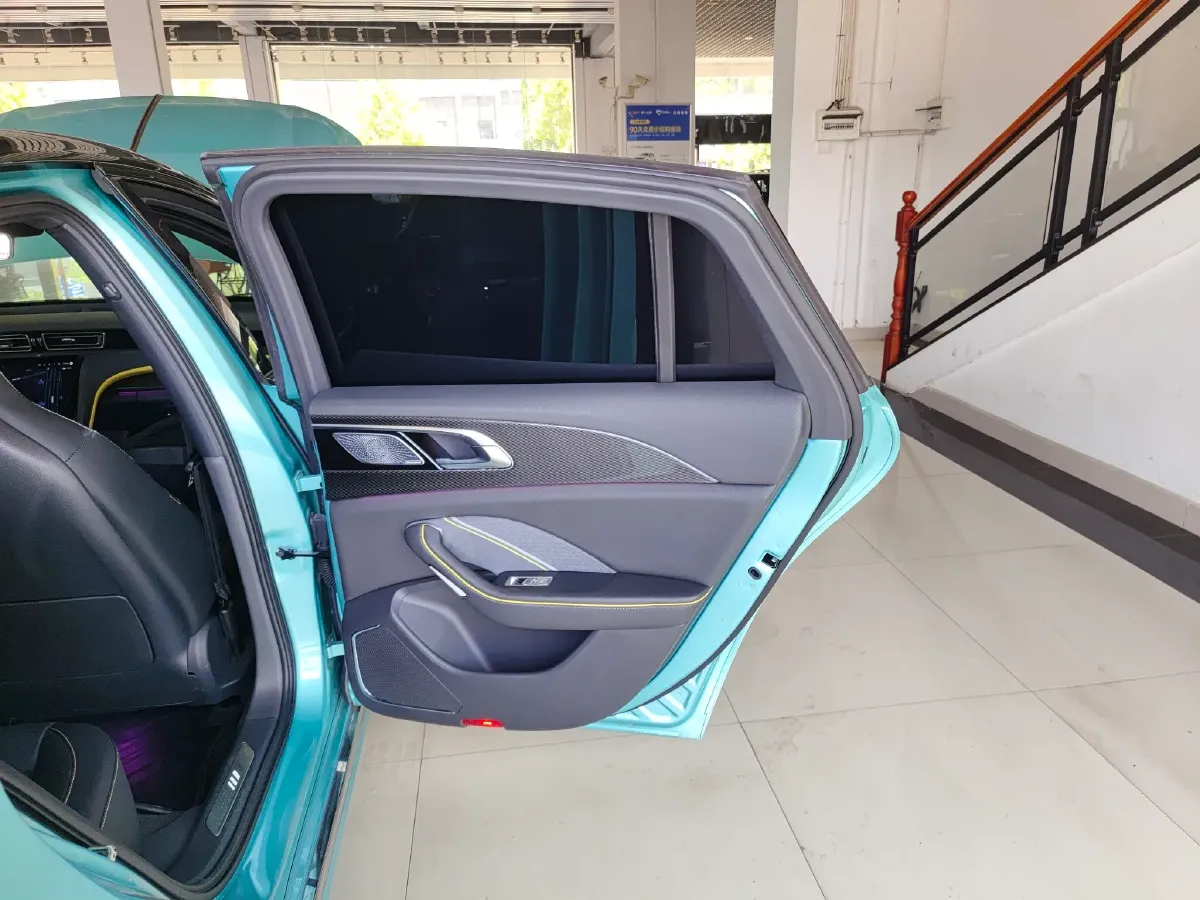 2023 HongQi H6 2.0T 252HP L4 8AT,autocango,china used car exporter,china ev exporter,chinese used car exporter,chinese used ev exporter