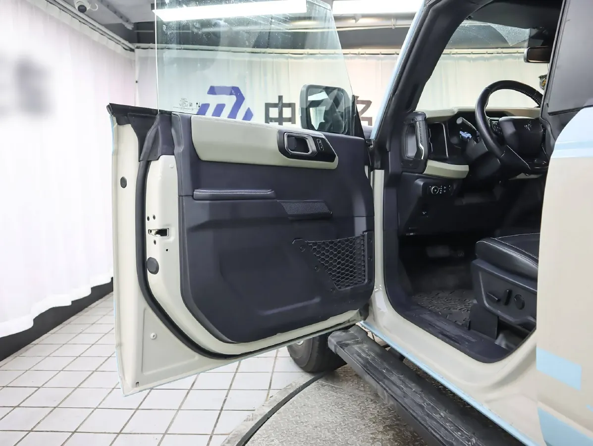 2024 Ford Bronco 2.3T 275HP L4 10AT,autocango,china used car exporter,china ev exporter,chinese used car exporter,chinese used ev exporter