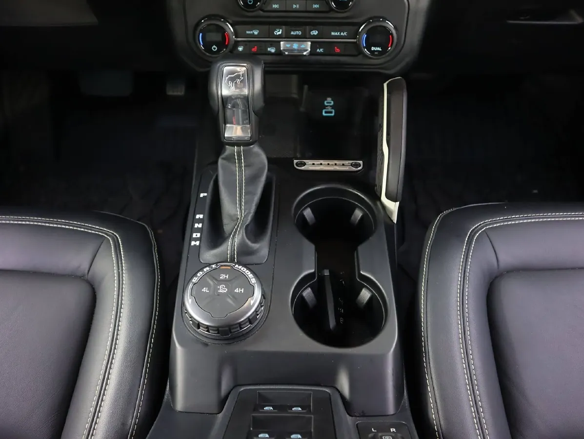 2024 Ford Bronco 2.3T 275HP L4 10AT,autocango,china used car exporter,china ev exporter,chinese used car exporter,chinese used ev exporter