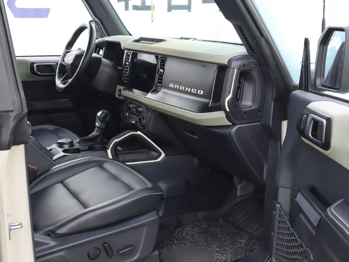 2024 Ford Bronco 2.3T 275HP L4 10AT,autocango,china used car exporter,china ev exporter,chinese used car exporter,chinese used ev exporter