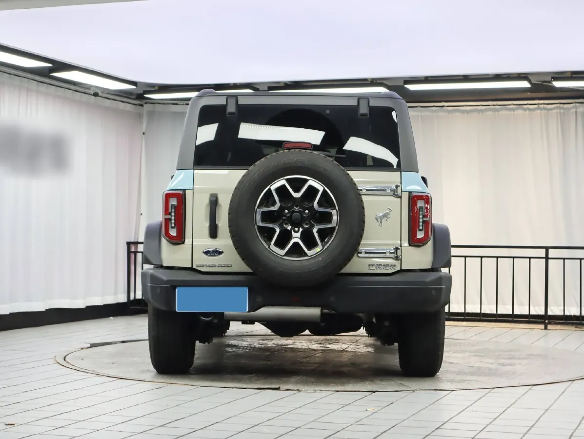 2024 Ford Bronco 2.3T 275HP L4 10AT,autocango,china used car exporter,china ev exporter,chinese used car exporter,chinese used ev exporter
