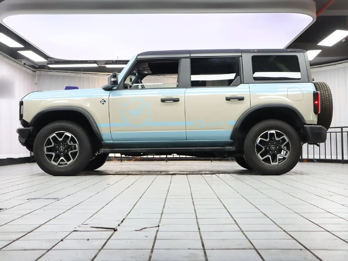 2024 Ford Bronco 2.3T 275HP L4 10AT,autocango,china used car exporter,china ev exporter,chinese used car exporter,chinese used ev exporter