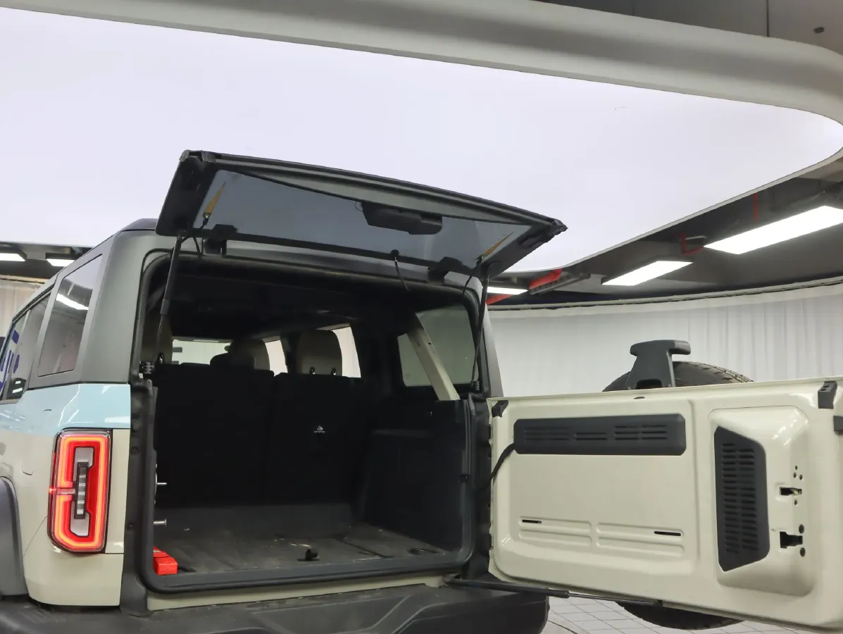 2024 Ford Bronco 2.3T 275HP L4 10AT,autocango,china used car exporter,china ev exporter,chinese used car exporter,chinese used ev exporter